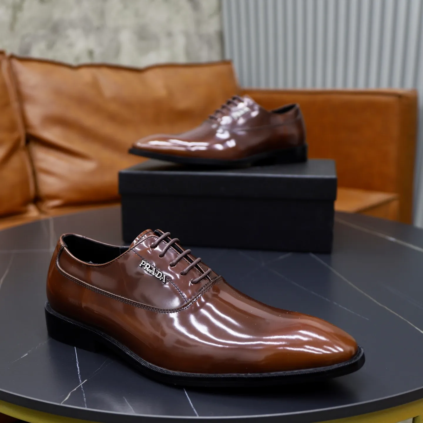 Ex-factory price: 540💰🙅‍♂️🙅‍♂️🙅‍♂️ Brand: PRADA Standard code: Men's code 38-44 (45 can be customized) Grade: Same style as the official website Original order quality Material: Original cowhide surface Comfortable cowhide lining Original outsole Style category: Men's fashionable casual leather shoes Distinguished big-name luxury elements Top luxury Color: actual picture color